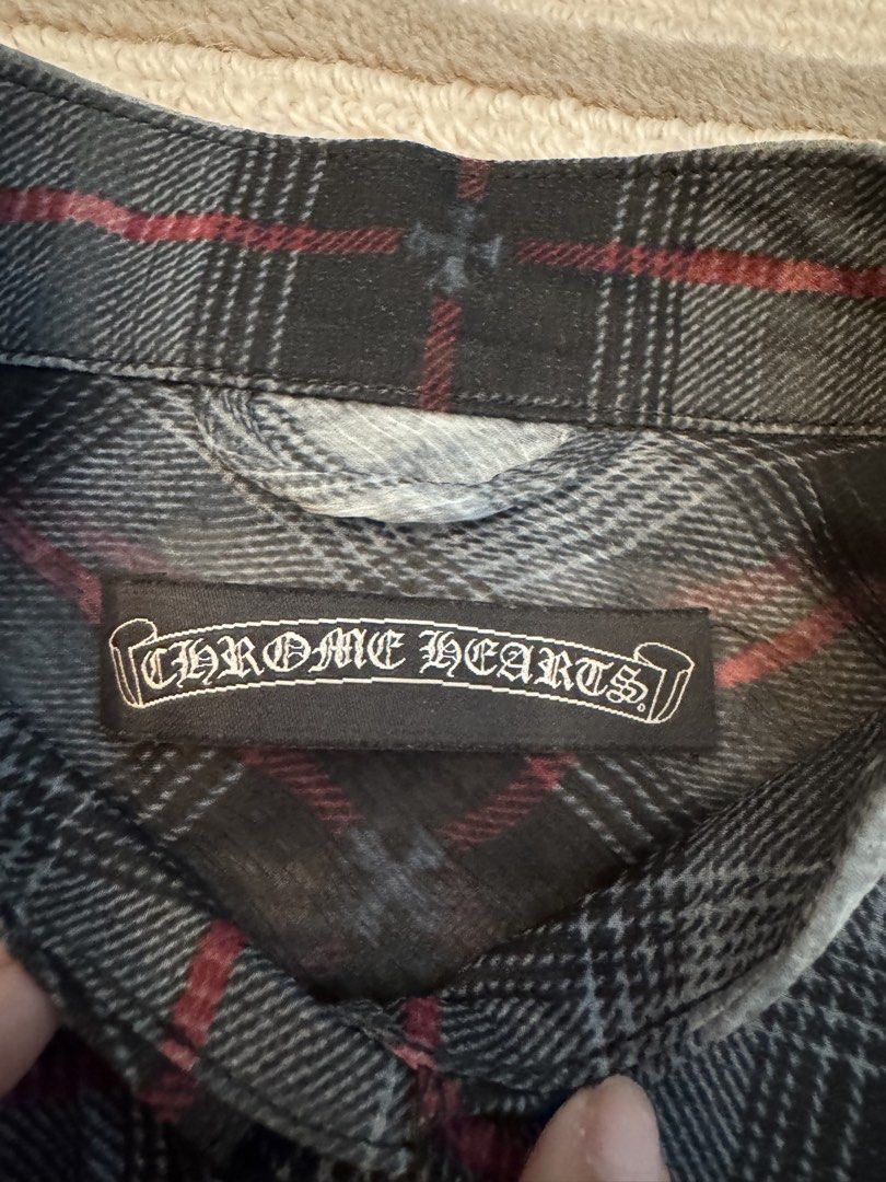Chrome hearts shirt （分類：服裝）位於 Hong Kong。 由 mscarebear 提交（商品編號 1460835785，圖片 2）。簡介： 。