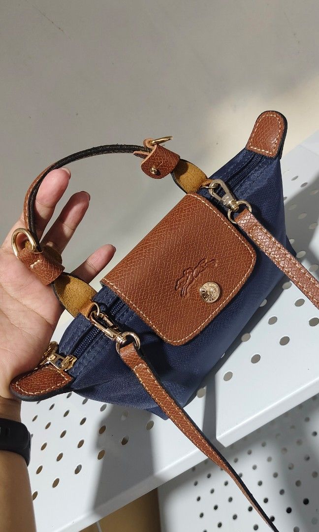 Classic longchmp mini (Category: Shoulder Bags) located in Manila. Submitted by casseyann160760 (Listing ID 1460840462, Image 3). Description: .