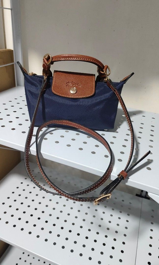 Classic longchmp mini (Category: Shoulder Bags) located in Manila. Submitted by casseyann160760 (Listing ID 1460840462, Image 1). Description: .