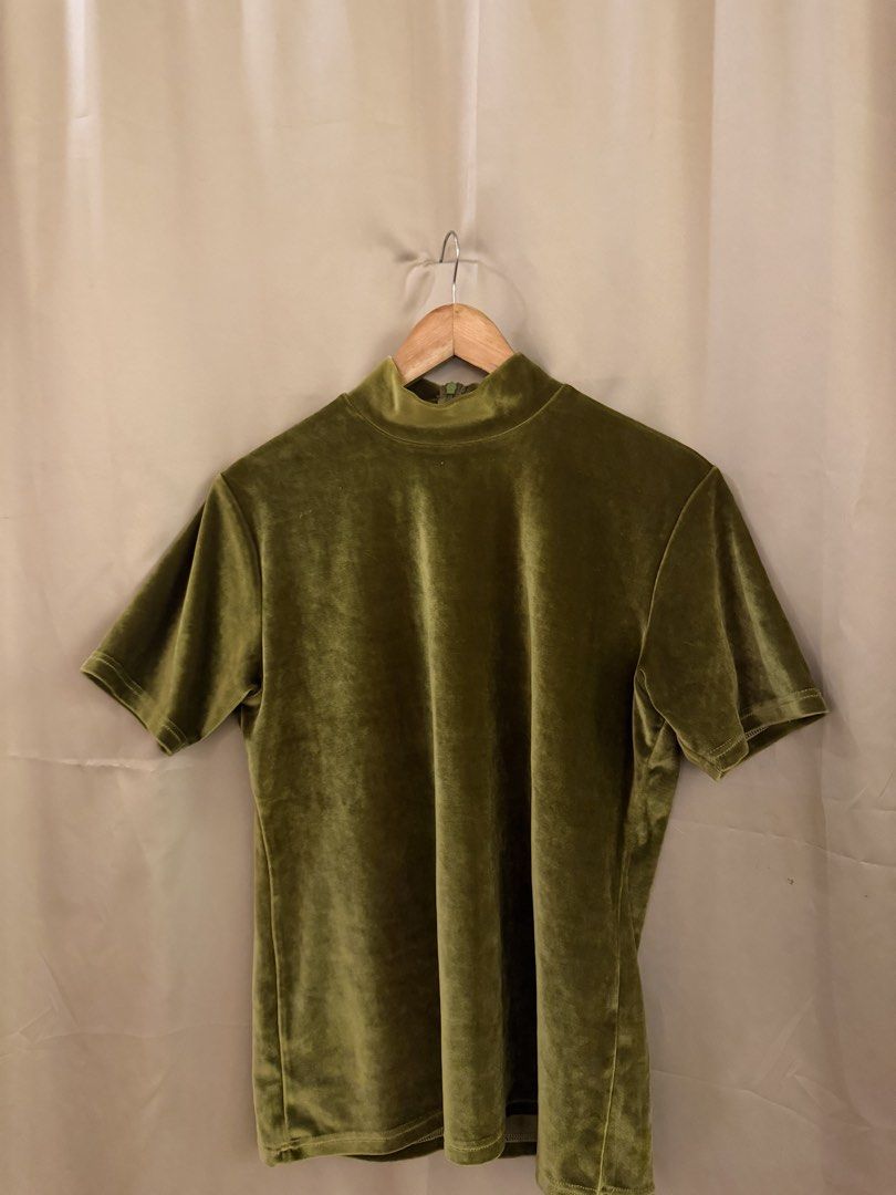 Classy Velvet turtle neck top olive (Category: Blouses) located in Manila. Submitted by 414studio (Listing ID 1460899125, Image 2). Description: Medium.