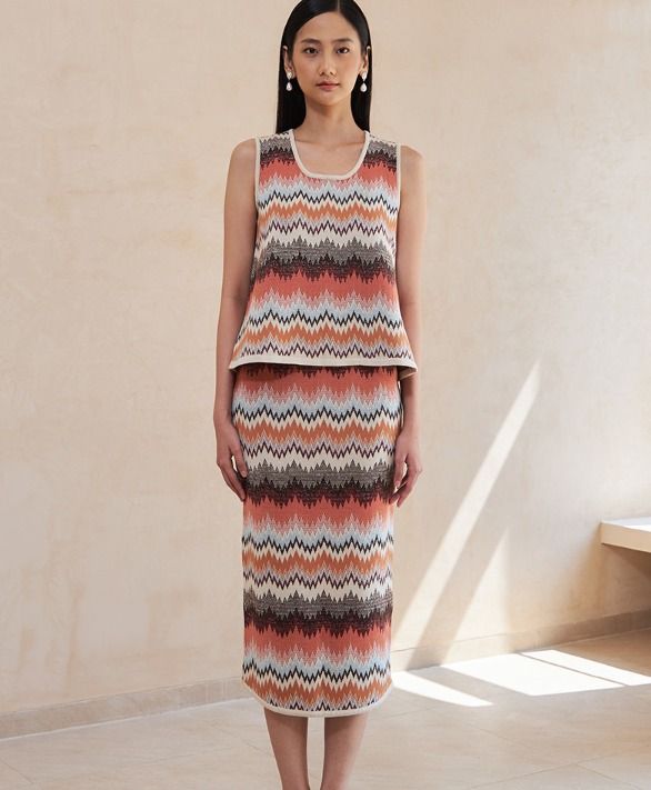 Claude Lennox Top (Category: Sleeveless) located in Makati City. Submitted by cht1992 (Listing ID 1460724068, Image 2). Description: Lennox Top S-M (retails at 35.90 USD) Paula Skirt S- M (retails at 39.90 USD) Selling as a set for the price above. Also open to selling separately, pls message me. .
