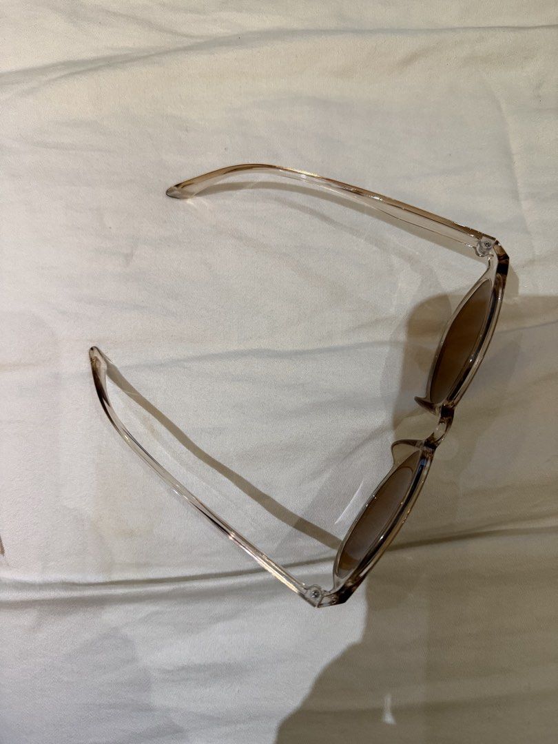 Clear Frame Round Sunglasses (Category: Sunglasses & Eyewear) located in Muntinlupa City. Submitted by everythingmustgo_8475da (Listing ID 1460820319, Image 2). Description: - Round sunglasses with clear frames - Brown tinted lenses - Perfect for sunny days - Lightweight and comfortable - Ideal for everyday wear.