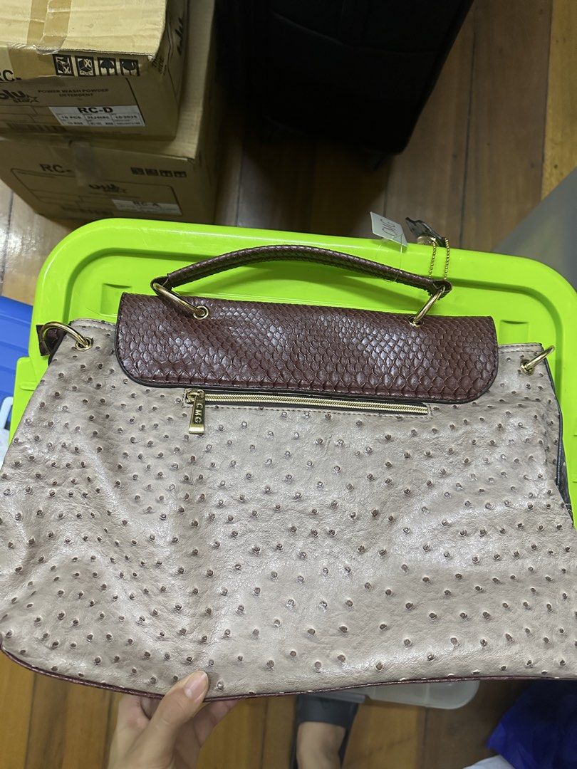 CMG Patchwork Style Crossbody Bag (Category: Cross-body Bags) located in Manila. Submitted by declutteringlot (Listing ID 1460895927, Image 2). Description: .