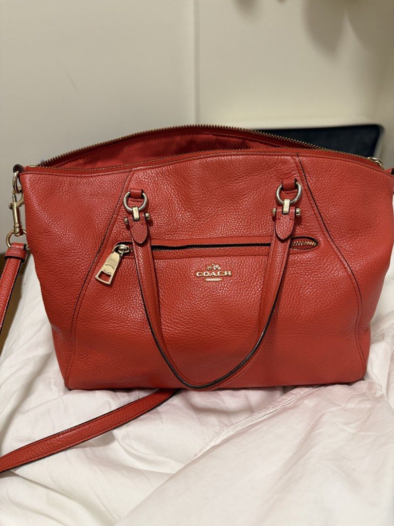 Coach (Category: Luxury Bags & Wallets) located in Manila. Submitted by daisyflores_28 (Listing ID 1460793122, Image 3). Description: Coach Bag -No issue -like new -personal used .