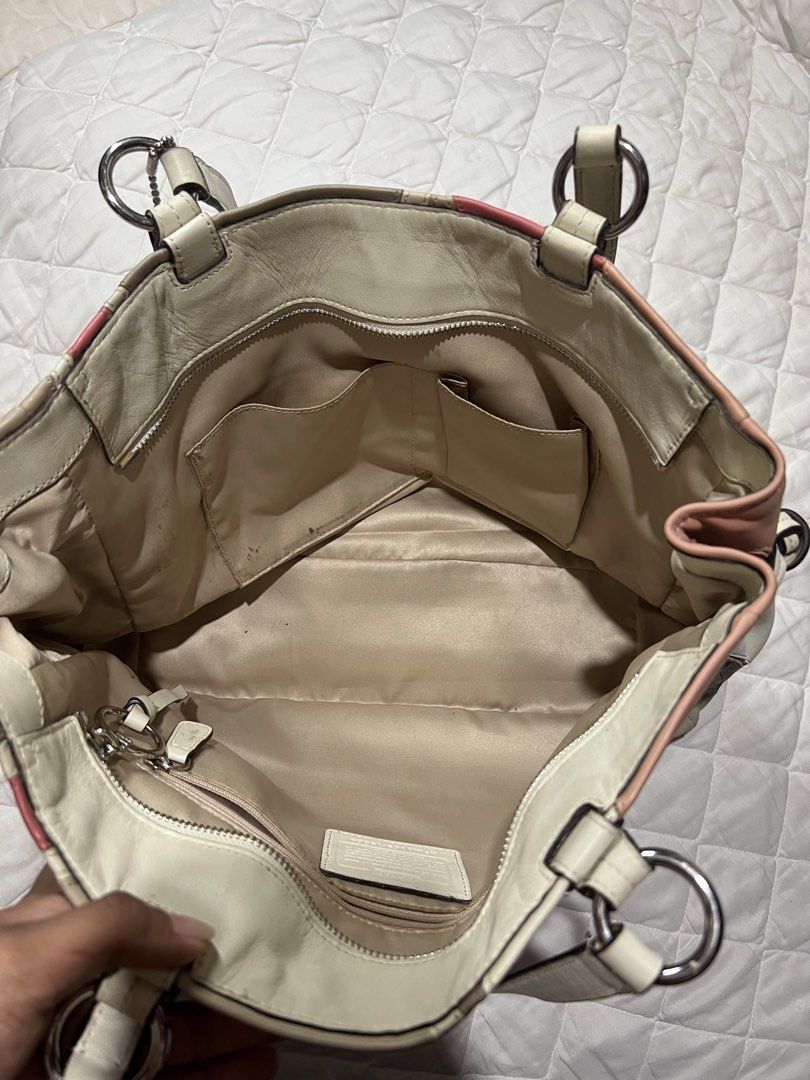 Coach (Category: Luxury Bags & Wallets) located in Muntinlupa City. Submitted by cutiepie143 (Listing ID 1460901455, Image 3). Description: .