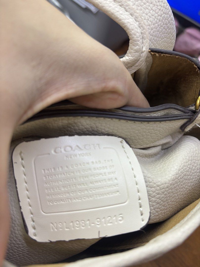 coach bag (Category: Shoulder Bags) located in Manila. Submitted by belsthea (Listing ID 1460791699, Image 2). Description: cream authentic coach bag.