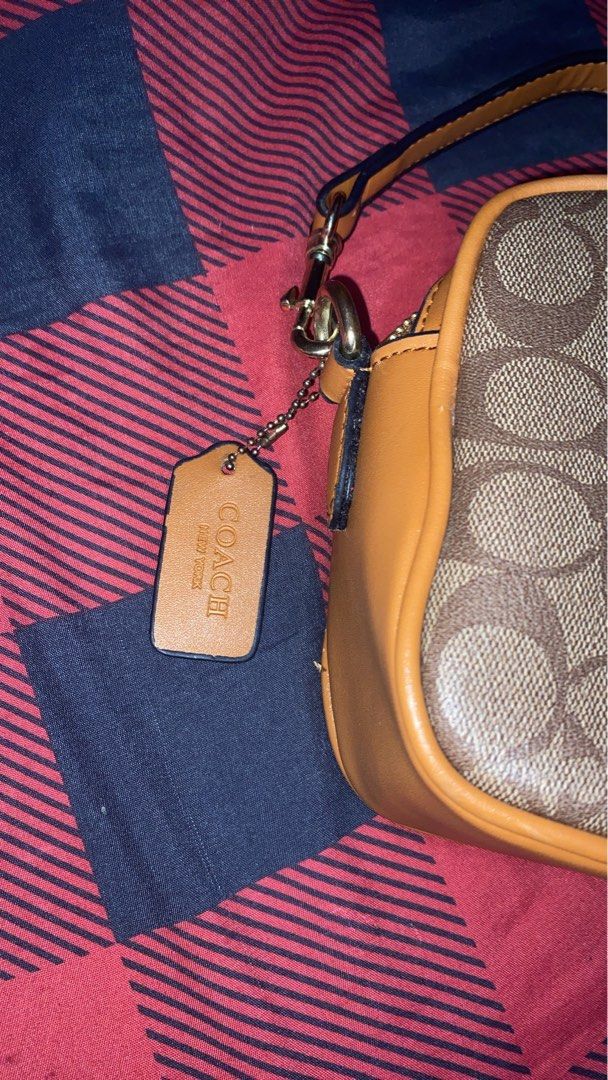 Coach Bag (Category: Cross-body Bags) located in Taguig. Submitted by chlia22 (Listing ID 1460804650, Image 2). Description: - Price is NEGOTIABLE - NO RETURN/CANCELLATION - strictly “first to pay” and “payment first” - DM for more details about the product.