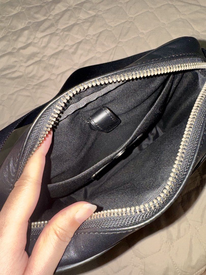 Coach Charles Flight Bag (Category: Sling Bags) located in San Pablo. Submitted by love_elyy (Listing ID 1460764140, Image 3). Description: PRICE IS NEGOTIABLE 💗 - Authentic Coach Charles Flight Bag - Color: Black - Design: Classic Coach monogram pattern - Style: Crossbody / Flight Bag - Condition: Minor Flaw, pre-loved - Perfect for daily essentials and travel .