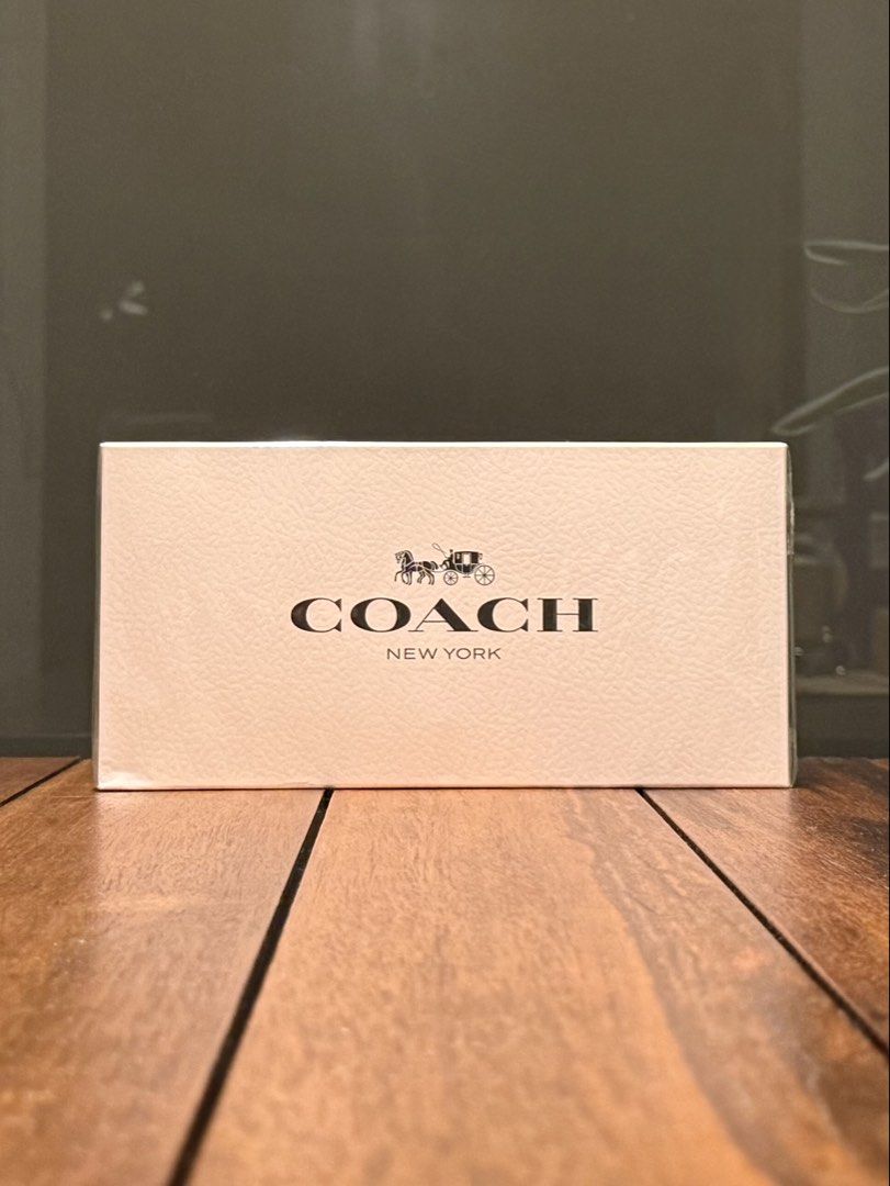 Coach|Fragrances Miniature Gift Set (Category: Fragrance & Deodorants) located in Pasay City. Submitted by ynnangbayan (Listing ID 1460889262, Image 2). Description: 4 x 4.5mL bottles 🌸 • Floral • Wild rose • Love • Dreams sunset RFS: Too many perfumes Meet-up/SDD within NCR (SF c/o buyer).