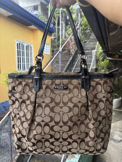 (Category: ) located in . Submitted by jhon32closetfinds (Listing ID 1460917082, Image 1). Description: .