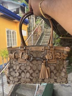 (Category: ) located in . Submitted by jhon32closetfinds (Listing ID 1460775861, Image 1). Description: .