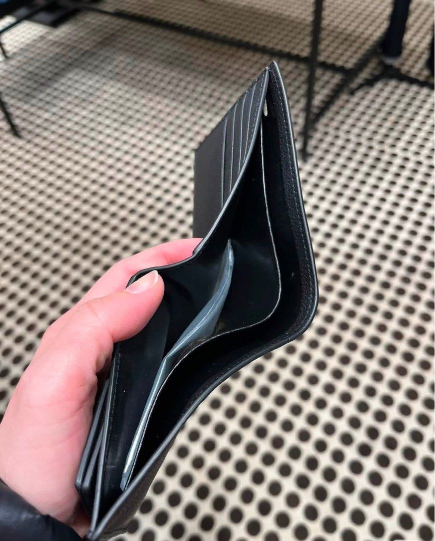 COACH ORIGINAL CALF LEATHER MENS WALLET (Category: Wallets & Card Holders) located in Manila. Submitted by ohnopandora (Listing ID 1460919513, Image 2). Description: with INCLUSIONS.
