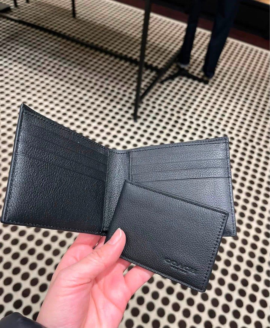 COACH ORIGINAL CALF LEATHER MENS WALLET (Category: Wallets & Card Holders) located in Manila. Submitted by ohnopandora (Listing ID 1460919513, Image 3). Description: with INCLUSIONS.