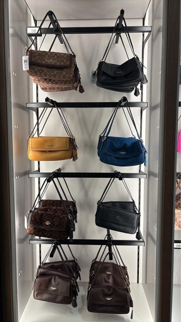 Coach Shoulderbags 💖 (Category: Shoulder Bags) located in Manila. Submitted by the.real.love.elle (Listing ID 1460715179, Image 3). Description: Order na mga sis! 💖.