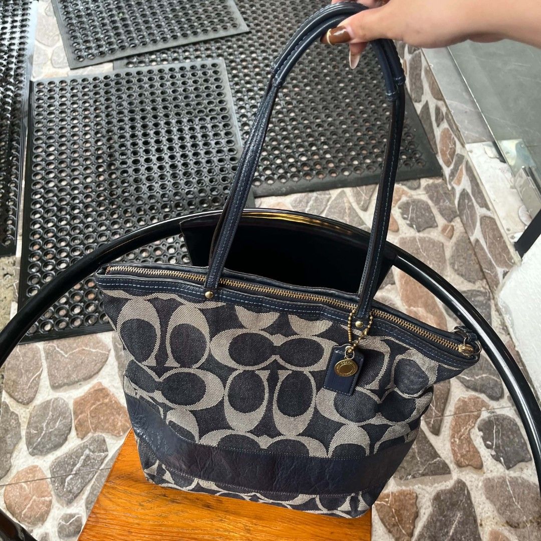 COACH Signature Denim Tote Bat (Category: Luxury Bags & Wallets) located in Manila. Submitted by baggiebaddie (Listing ID 1460910236, Image 1). Description: CCH Signature Denim Tote Bag ˙⋆✮ condition rate: 9/10 ˙⋆✮ mine price: 2,800 ˙⋆✮ the perfect uni bag ˙⋆✮ have a small rub on the corner (barely noticeable), rare denim canvas on its monogram print, signs of use consistent with age, needs clean interior ˙⋆✮Coach Ergo Patchwork Hobo bag, a 2007 