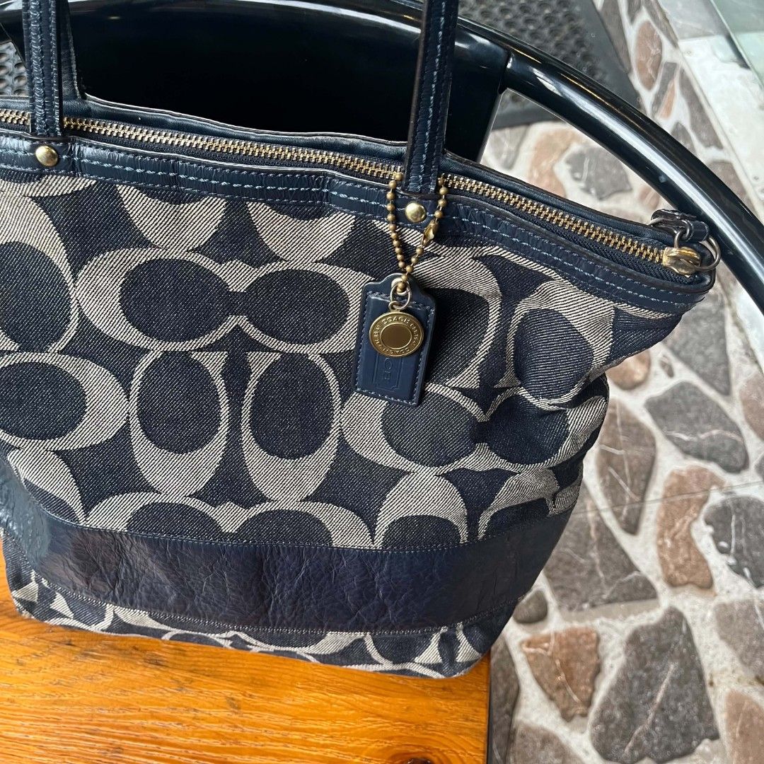 COACH Signature Denim Tote Bat (Category: Luxury Bags & Wallets) located in Manila. Submitted by baggiebaddie (Listing ID 1460910236, Image 2). Description: CCH Signature Denim Tote Bag ˙⋆✮ condition rate: 9/10 ˙⋆✮ mine price: 2,800 ˙⋆✮ the perfect uni bag ˙⋆✮ have a small rub on the corner (barely noticeable), rare denim canvas on its monogram print, signs of use consistent with age, needs clean interior ˙⋆✮Coach Ergo Patchwork Hobo bag, a 2007 