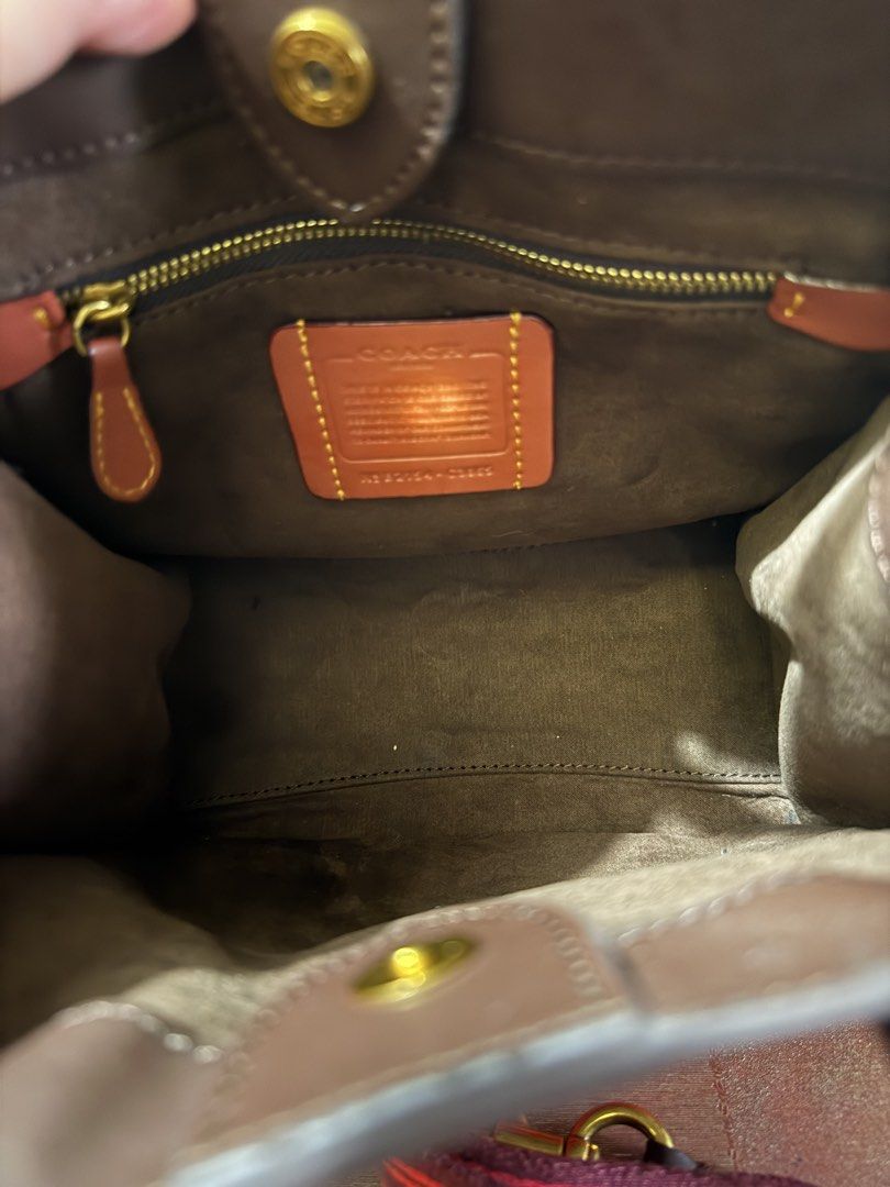 Coach sling bag (Category: Cross-body Bags) located in Manila. Submitted by lian_iam (Listing ID 1460810136, Image 3). Description: .