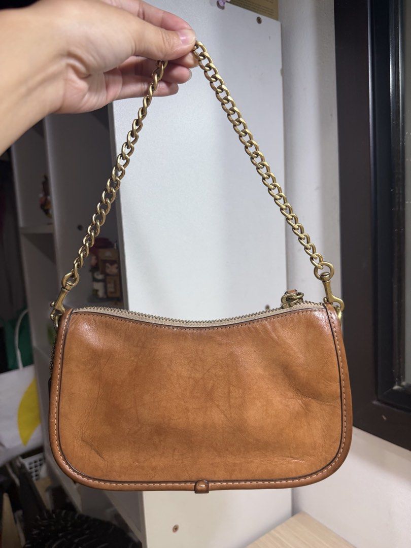 Coach Swinger 20 (Category: Shoulder Bags) located in Manila. Submitted by bln.preloved (Listing ID 1460911650, Image 2). Description: - natural tan so visible leather marks - madumi hardware .