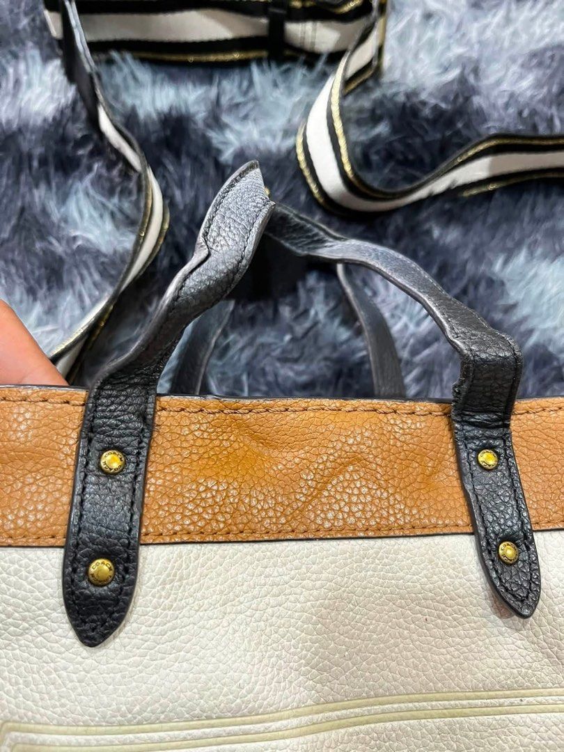 Coach two way bag (Category: Shoulder Bags) located in Davao. Submitted by sellsell2002 (Listing ID 1460847742, Image 2). Description: Excellent condition.