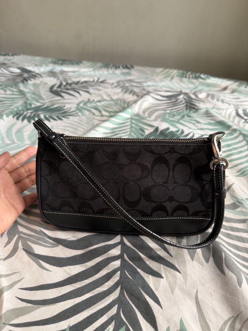 coach vintage bag (Category: Luxury Bags & Wallets) located in Quezon City. Submitted by shoppeberna (Listing ID 1460722901, Image 1). Description: .