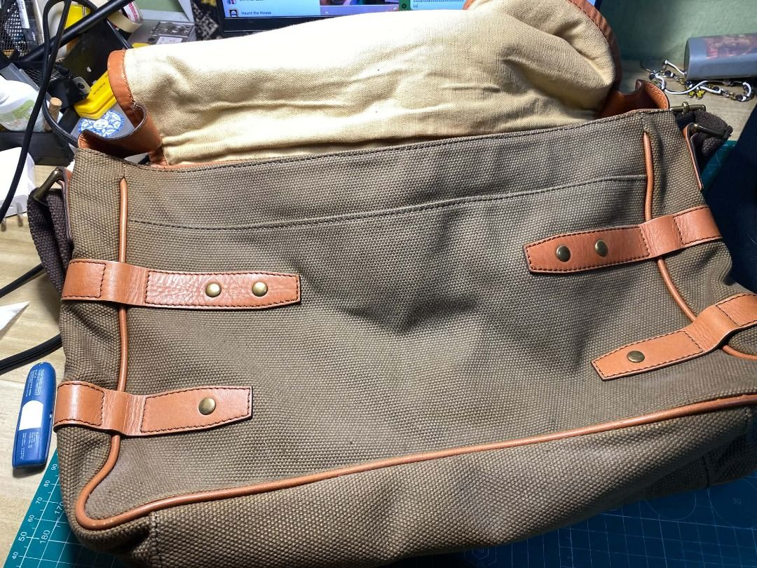 Cole Haan Canvas Messenger Bag (Category: Luxury Bags & Wallets) located in Marikina City. Submitted by unknownus.eri (Listing ID 1460819821, Image 2). Description: Cole Haan Messenger bag - Material: Canvas with leather accents - Color: Olive green with brown trim - Authentic Cole Haan - Originally from the US - Heavy-duty and durable construction - Classic canvas design with leather details - Spacious and practical for everyday use. Lots of poc