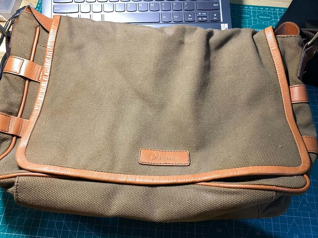 Cole Haan Canvas Messenger Bag (Category: Luxury Bags & Wallets) located in Marikina City. Submitted by unknownus.eri (Listing ID 1460819821, Image 1). Description: Cole Haan Messenger bag - Material: Canvas with leather accents - Color: Olive green with brown trim - Authentic Cole Haan - Originally from the US - Heavy-duty and durable construction - Classic canvas design with leather details - Spacious and practical for everyday use. Lots of poc