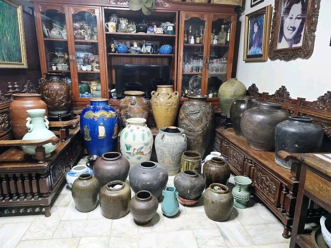 collection of martaban jars (Category: Vases & Decorative Bowls) located in Bacoor. Submitted by raf.vintage (Listing ID 1460901644, Image 1). Description: .