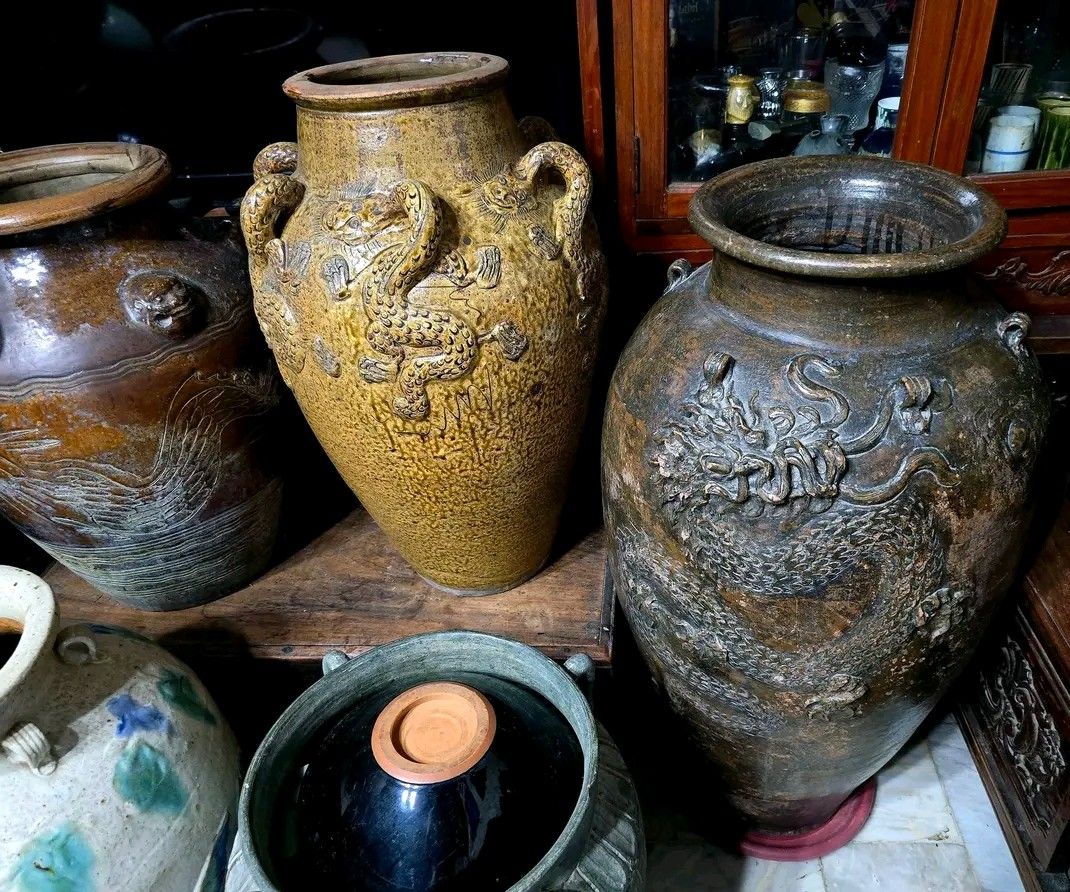 collection of martaban jars (Category: Vases & Decorative Bowls) located in Bacoor. Submitted by raf.vintage (Listing ID 1460901644, Image 3). Description: .