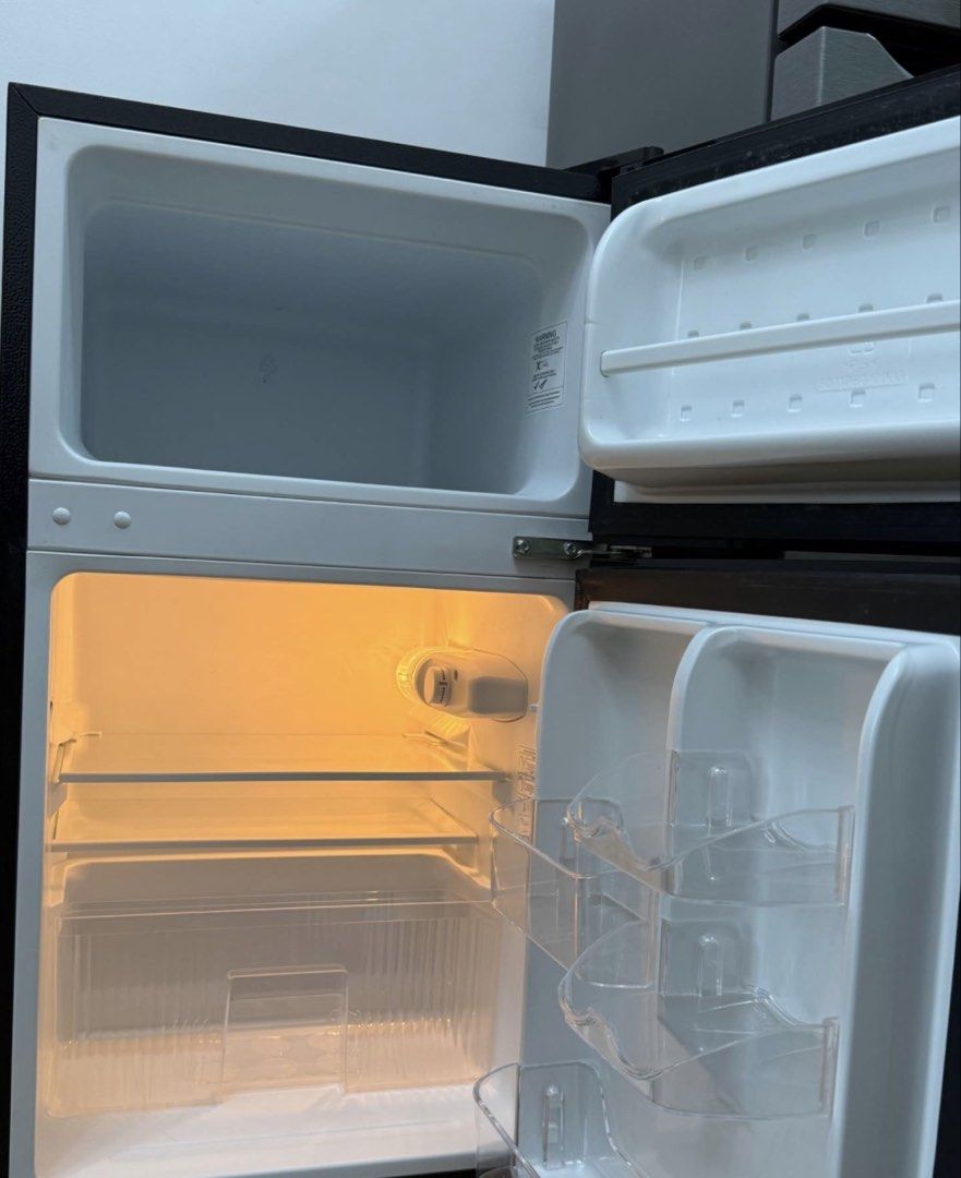 Condura personal ref 2 door (Category: Refrigerators and Freezers) located in Manila. Submitted by nadialeigh07 (Listing ID 1460800901, Image 2). Description: Hindi po ito inverter Bought on April 21 2026 for 9k+ (western appliances caloocan monumento) Still under warranty and with receipt Bought for dorm use lang pero hindi na kailangan. No issue Nego.