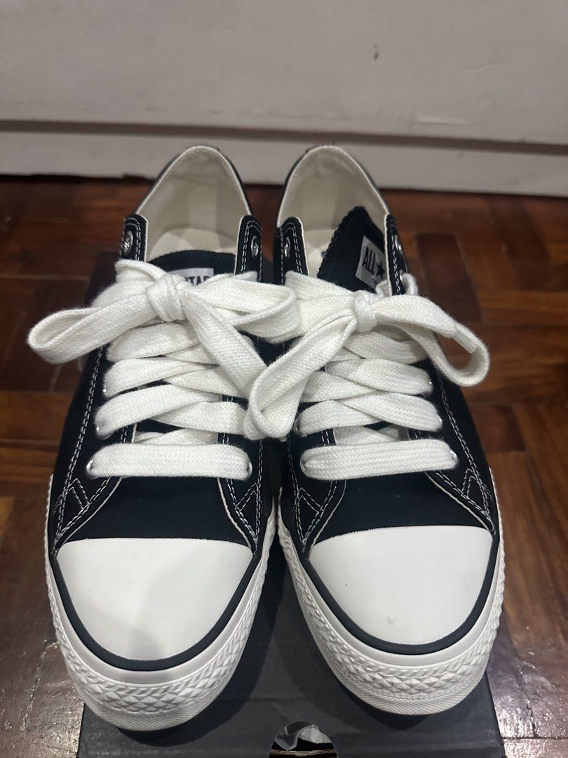‼️RUSH‼️Converse Chuck Taylor Low "Throwback" (Category: Sneakers) located in Cebu City. Submitted by jager.2 (Listing ID 1460851537, Image 2). Description: Converse Chuck Taylor Low "Throwback" - 100% Authentic (bought from Converse SM City Cebu) - Size 9 US Mens (fits up to 9.5-10 mens) - Classic black & white colorway - Throwback version = wider toe box and more cushioning than the standard chucks - includes 2 sets of shoelaces (thick white la