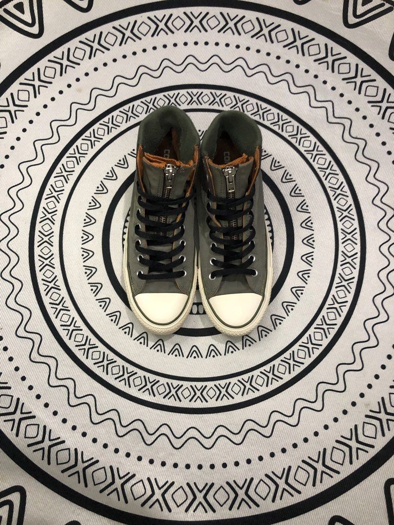 Converse Midcut With Zip 🔥 (Category: Sneakers) located in Quezon City. Submitted by sjts22 (Listing ID 1460908819, Image 3). Description: •Verygood condition •Minimal heeldrag .