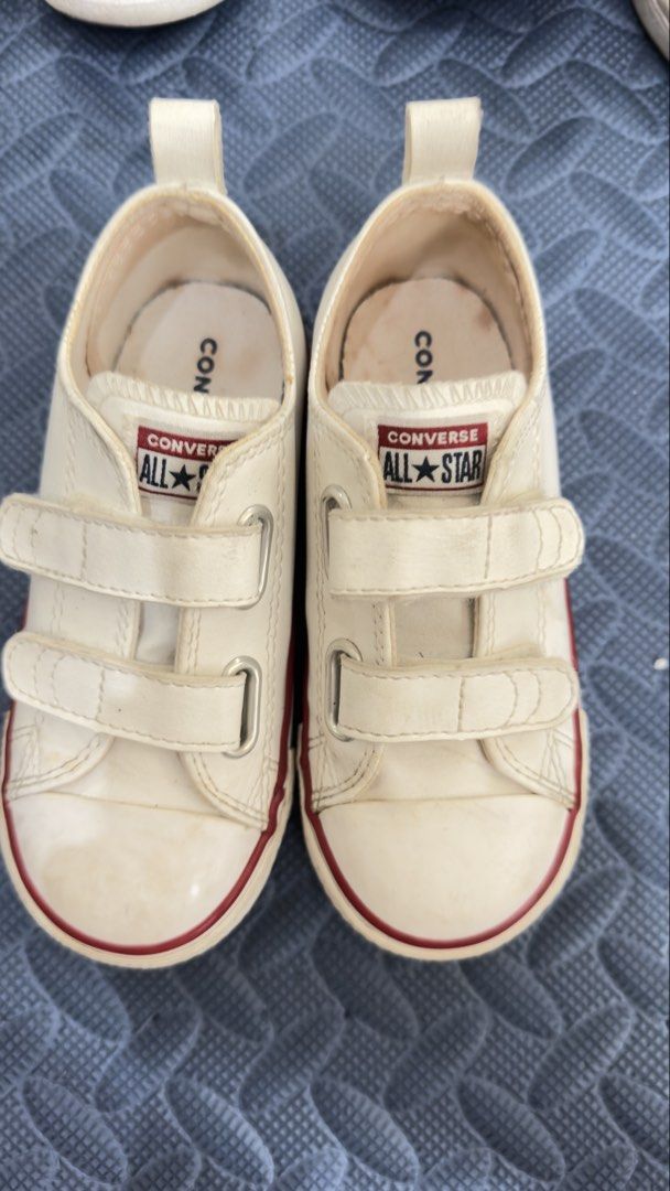 Converse White Kids (Category: Babies & Kids Fashion) located in Pasig City. Submitted by thelesslife.mnl (Listing ID 1460728466, Image 1). Description: Size us 10 With box .