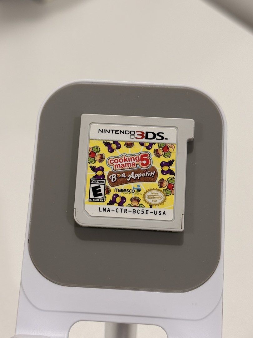 Cooking Mama 5: Bon Appétit! 3DS/2DS Game (Category: In-Game Products) located in Baliuag. Submitted by mostlyaboutnintendo (Listing ID 1460892287, Image 1). Description: 📌 https://linktr.ee/mostlyaboutnintendo 📢 CARTRIDGE ONLY ✔️ Authentic ✔️ Mabilis ma-read mismong cartridge ✔️ Guaranteed tested and working ✔️ Will always send tested pics before ship out ✔️ Clean Pins ✔️ US Version Cooking Mama 5: Bon Appétit! lets you prepare a variety of di