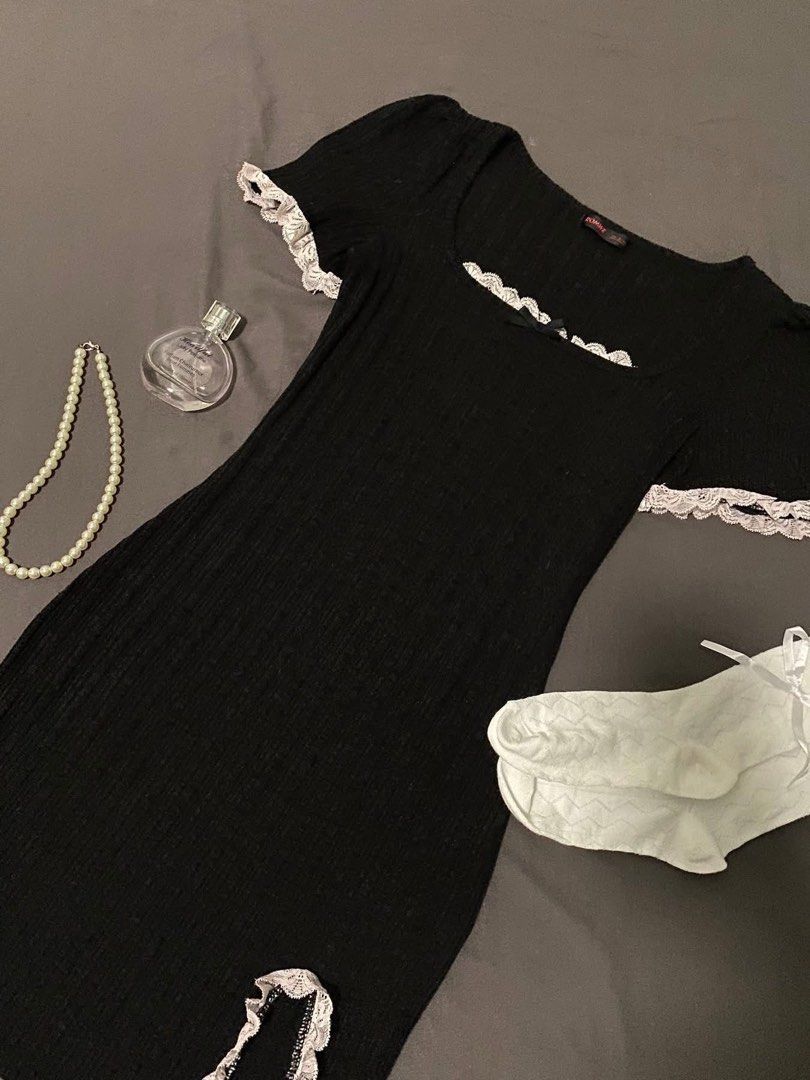 Coquette black mini dress (Category: Dresses) located in Manila. Submitted by chelseah_phamm016 (Listing ID 1460808779, Image 1). Description: - SHEIN - Body hugging - small to medium - slit on the right leg - breathable fabric - gcash payment - j&t or lalamove payment.