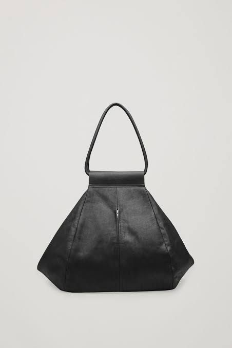 COS Folded Leather tote bag (Category: Shoulder Bags) located in Muntinlupa City. Submitted by twoangels.11.14.2023 (Listing ID 1460770390, Image 2). Description: Cos folded leather tote bag Made from soft, lightly grained leather, this rounded shopper bag has a fold-out opening. With a spacious main compartment, it is completed with leather handles and a metal zip fastening..