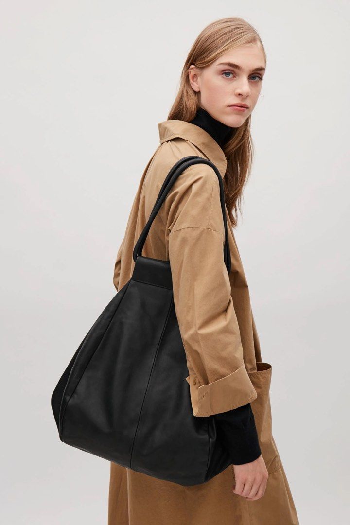 COS Folded Leather tote bag (Category: Shoulder Bags) located in Muntinlupa City. Submitted by twoangels.11.14.2023 (Listing ID 1460770390, Image 1). Description: Cos folded leather tote bag Made from soft, lightly grained leather, this rounded shopper bag has a fold-out opening. With a spacious main compartment, it is completed with leather handles and a metal zip fastening..
