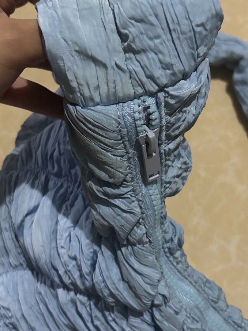 COS Ruched Puffer Bag Light Blue (Category: Shoulder Bags) located in Quezon City. Submitted by Misschief101 (Listing ID 1460822537, Image 3). Description: - Light blue ruched puffer bag from COS - Unique crinkled texture all over - Zipper closure - Long strap - Ideal for everyday use or as a statement piece - Please check photos for condition details.