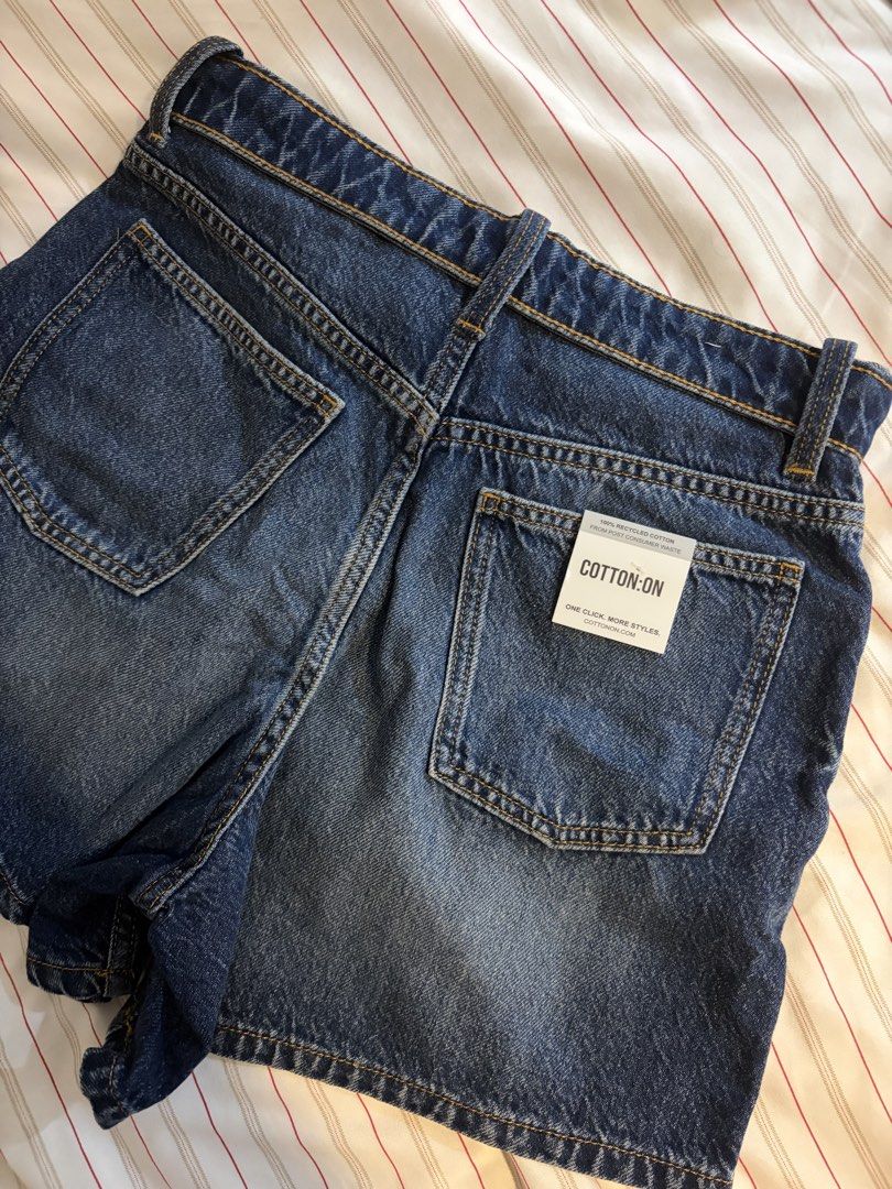 Cotton On Shorts (Category: Shorts) located in Taguig. Submitted by sev3nelev3n (Listing ID 1460767125, Image 3). Description: Cotton On Folded Waist Shorts Size 26-27 .