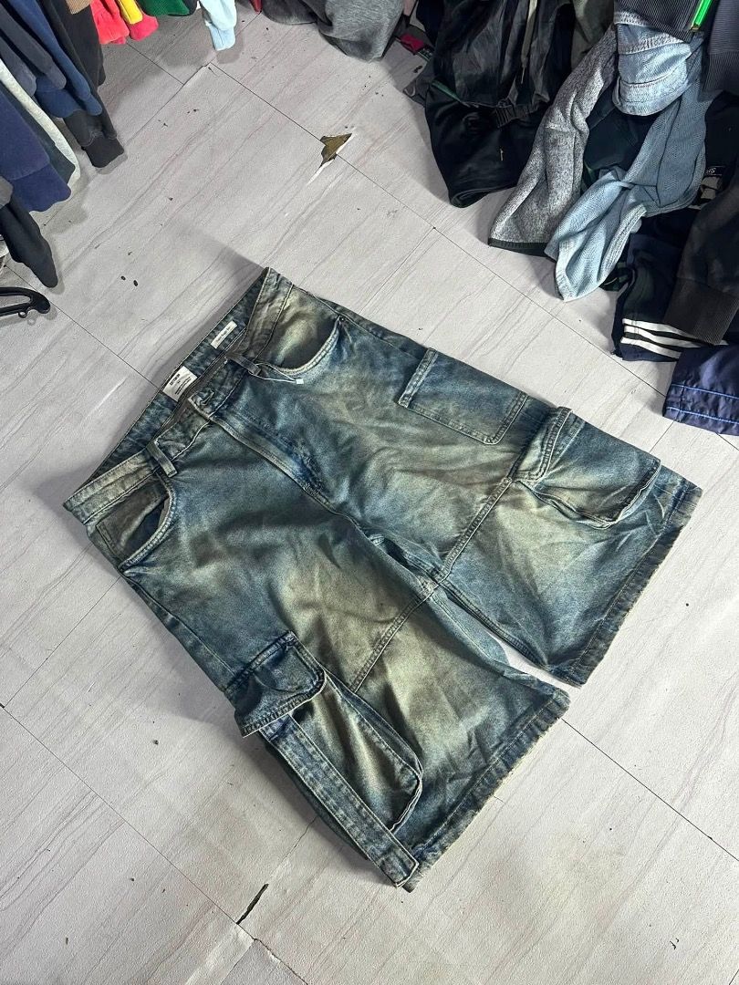 Cotton On Super Baggy Jorts (Category: Shorts) located in Manila. Submitted by nb_thriftshop (Listing ID 1460904648, Image 1). Description: cott0n on cargo short heavy cotton need wash height 5'5 weight 65 kg waist 36 length 27 leg hole 13 no issue.