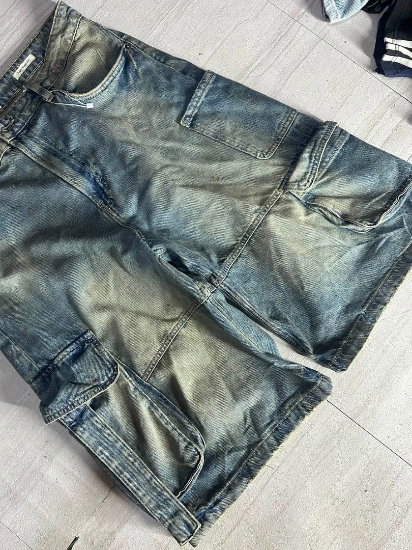 Cotton On Super Baggy Jorts (Category: Shorts) located in Manila. Submitted by nb_thriftshop (Listing ID 1460904648, Image 2). Description: cott0n on cargo short heavy cotton need wash height 5'5 weight 65 kg waist 36 length 27 leg hole 13 no issue.
