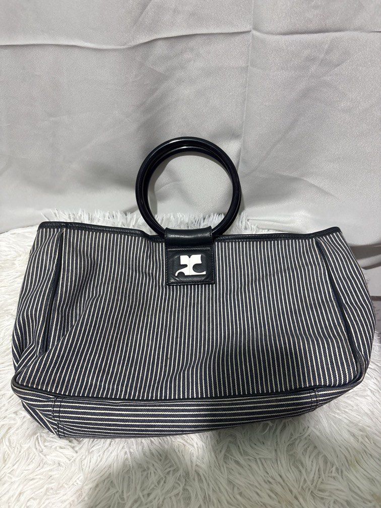 Courrēges Bag (Category: Luxury Bags & Wallets) located in Tagum. Submitted by zerkinbrylethrift (Listing ID 1460861419, Image 1). Description: .