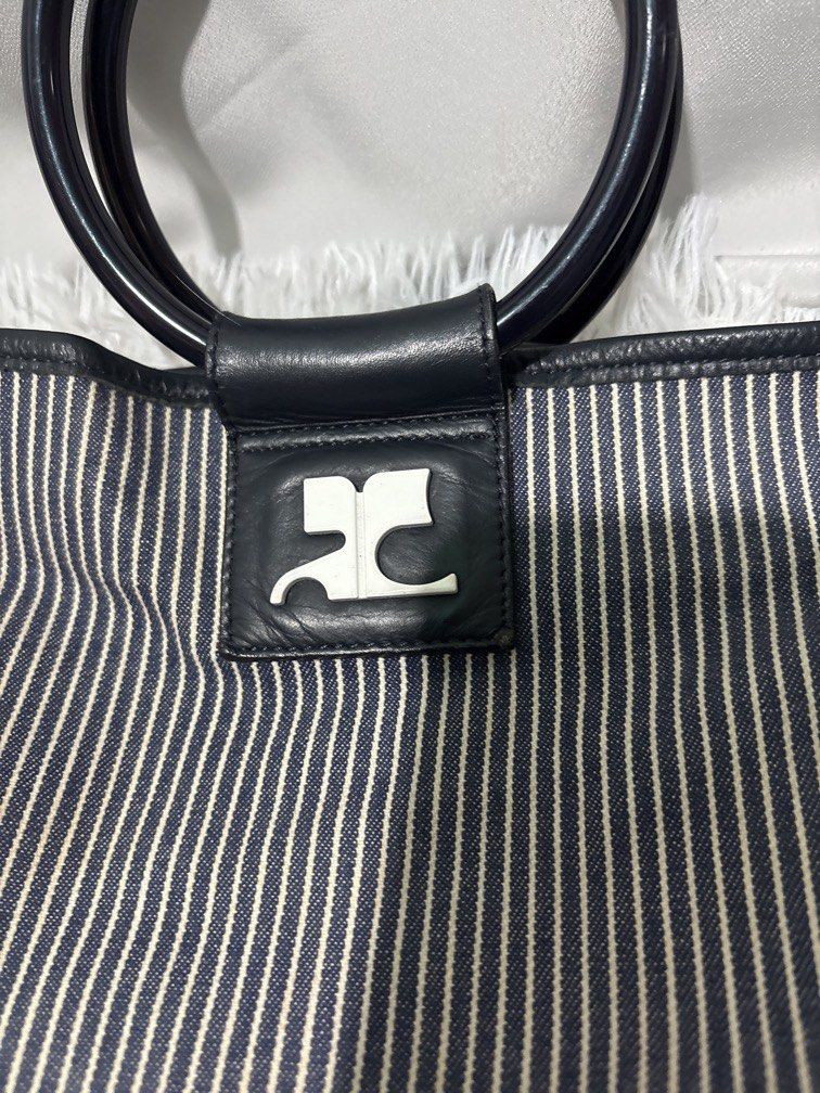 Courrēges Bag (Category: Luxury Bags & Wallets) located in Tagum. Submitted by zerkinbrylethrift (Listing ID 1460861419, Image 2). Description: .