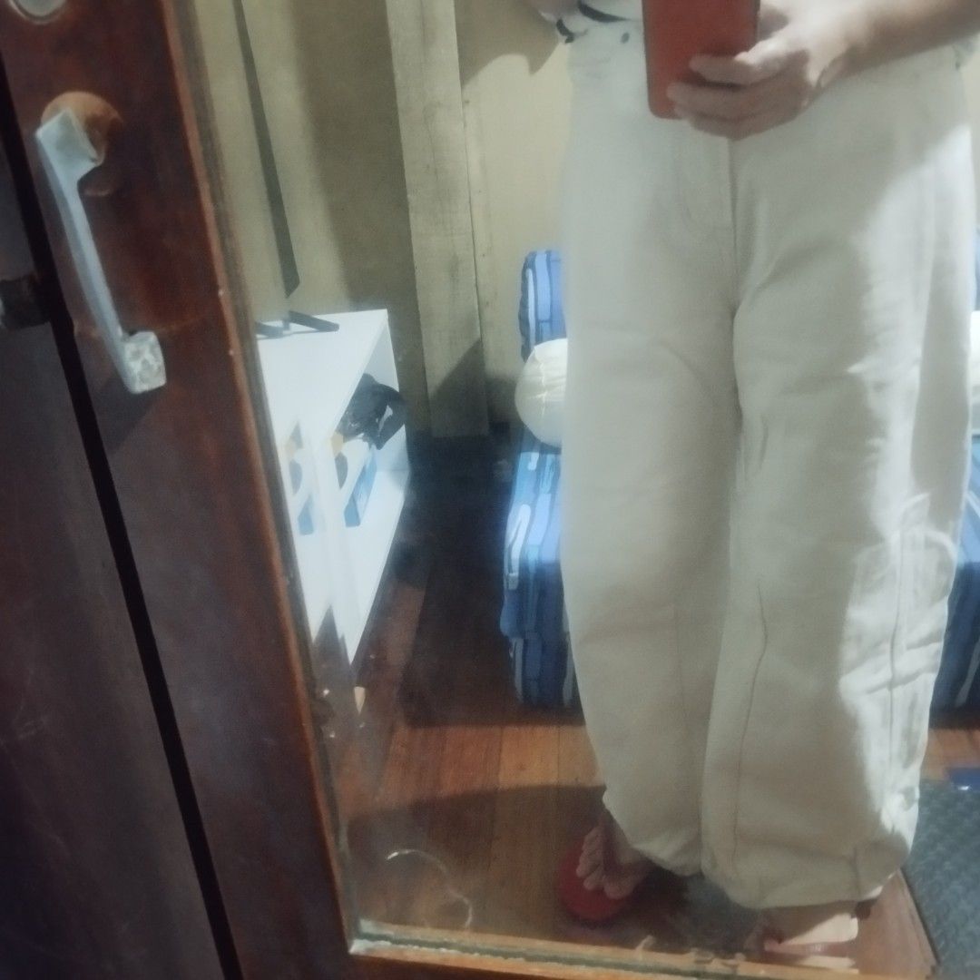 Cream Wide Leg Jeans (Category: Jeans) located in Manila. Submitted by lene48 (Listing ID 1460884691, Image 2). Description: - White wide leg jeans - High waisted style - Classic five pocket design - Button and zip closure - Thick and durable fabric - Great for casual wear - Easy to pair with any top - Comfortable fit32 to 33 waist .