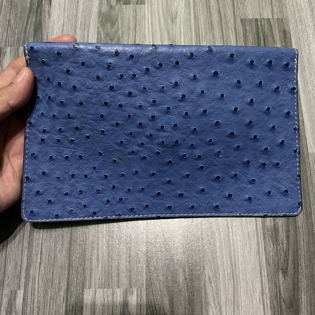 D. ARTE BLUE POUCH SLIM ostrich (Category: Purses & Pouches) located in Antipolo. Submitted by marcoandpaolomerchandise (Listing ID 1460842677, Image 2). Description: Preloved Good Condition PWEDE pang formal event Kasya phone Location: Pagrai Antipolo ,Nagshi Ship po ako NationWide Pwede J&T or Lalamove Pick Up Please po , HUWAG po mag offer kung hindi sure buyer , kase once nag Offer kayo nahingi ng Review si Carousell sa Account mo. CLICK OFFE
