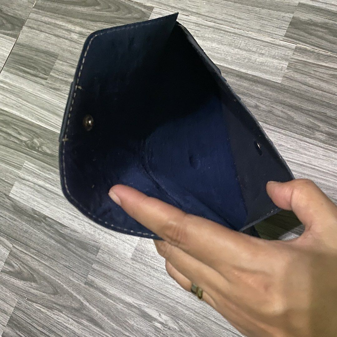 D. ARTE BLUE POUCH SLIM ostrich (Category: Purses & Pouches) located in Antipolo. Submitted by marcoandpaolomerchandise (Listing ID 1460842677, Image 3). Description: Preloved Good Condition PWEDE pang formal event Kasya phone Location: Pagrai Antipolo ,Nagshi Ship po ako NationWide Pwede J&T or Lalamove Pick Up Please po , HUWAG po mag offer kung hindi sure buyer , kase once nag Offer kayo nahingi ng Review si Carousell sa Account mo. CLICK OFFE