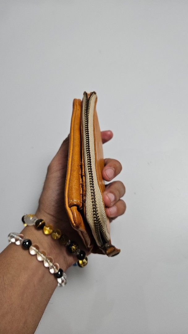 Dakota Leather Bifold Zip Around Wallet (Category: Wallets & Card holders) located in Alfonso. Submitted by jbcamet (Listing ID 1460829005, Image 2). Description: - Dakota brown leather bifold wallet - Zip-around closure for coin pocket - Multiple card slots for organization - Secure snap closure for main compartment - Plenty of life left in the wallet.