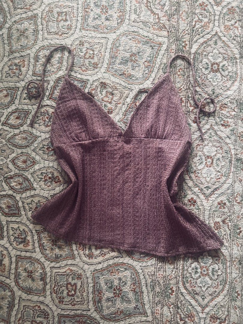 Dark raspberry tank top Pull&bear (Category: Others Tops) located in Makati City. Submitted by sweetcereza (Listing ID 1460724755, Image 1). Description: Pull&bear halter top - fits L to XL - tieable straps - Flattering dark raspberry color Bought in: Pull&Bear Condition: never worn .