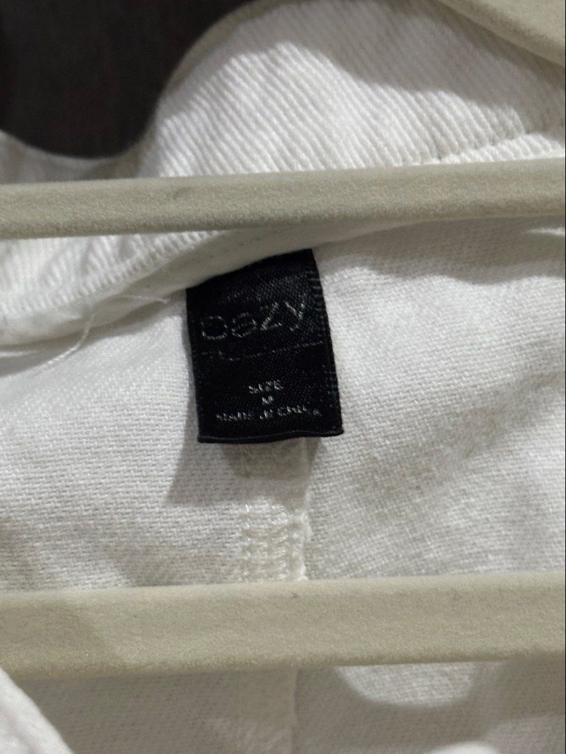Dazy White Denim Midi Skirt (Category: Skirts) located in Quezon City. Submitted by gentle_le (Listing ID 1460749353, Image 2). Description: - Slit at the back - Minor marks on the lower back (refer to last photo for details) Original price: ₱659.
