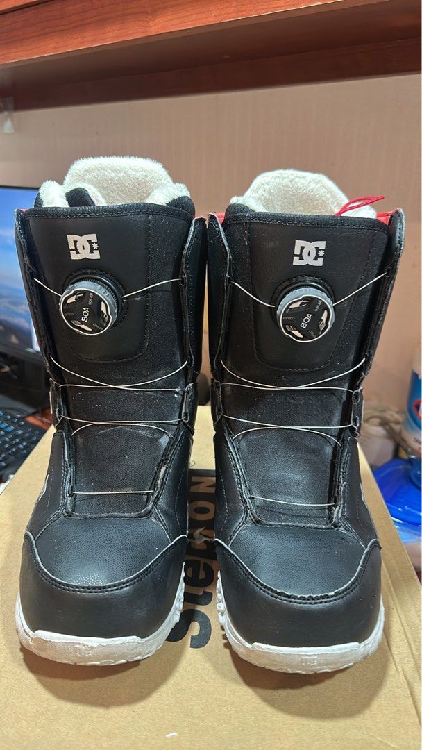DC women snowboard boot （分類：其他運動配件）位於 Hong Kong。 由 yingying08 提交（商品編號 1460726876，圖片 1）。簡介： DC women snowboard boot 24.5cm。
