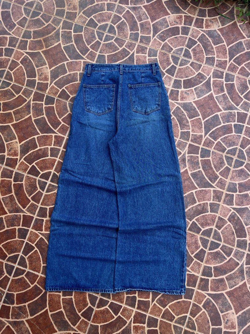 DENIM BAGGY PANTS (Category: Jeans) located in Batangas. Submitted by engr_thrift (Listing ID 1460859955, Image 2). Description: 📐Dimension ( Inches ) Width: 30 Length: 43 Hem: 12 Color rate: 10/10 Issue : none .